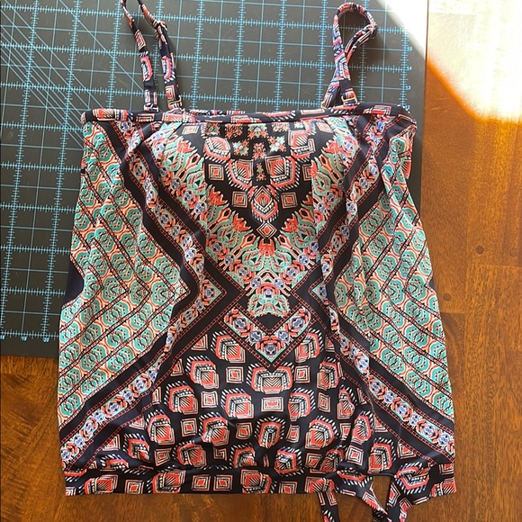 Multicolored Sleeveless Graphic Tank Top - Picture 1 of 6